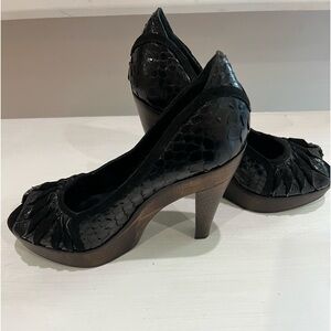 - BD&E NY Excellent Condition Platform Heels. Size 6.5